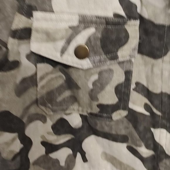 Grey camo mock neck jacket nwt - Picture 9 of 10